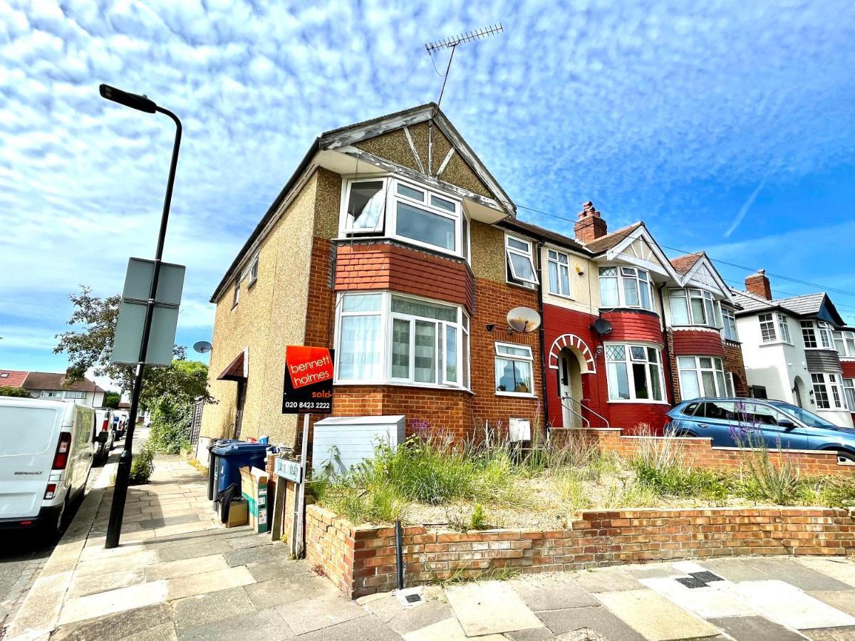 No2326 Tree-Hole Northolt (Greater London) Exterior foto